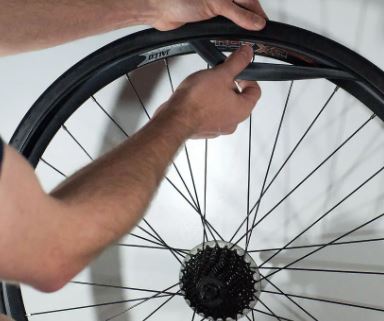 REPARACION DE LLANTA BICICLETA
