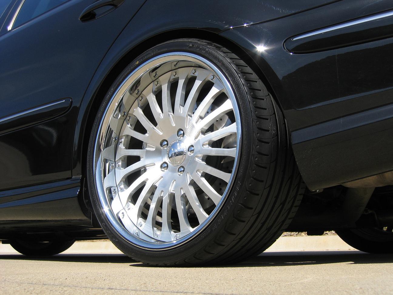 Llanta 215/40R16 BEGSLORS (Rin 16) — Semi nueva